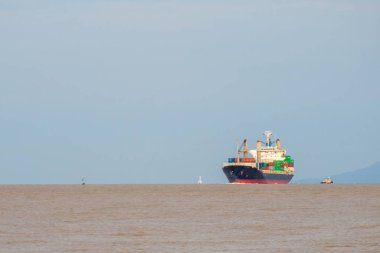 Kargo gemisi, uluslararası ithalat ihracat konteyner gemisi okyanus üzerinde