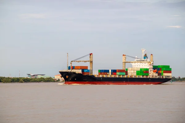 Buque de carga, buque portacontenedores de exportación internacional en el océano — Foto de Stock