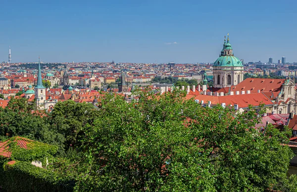 Прага Закриті Дахи Сонячне Літо — стокове фото