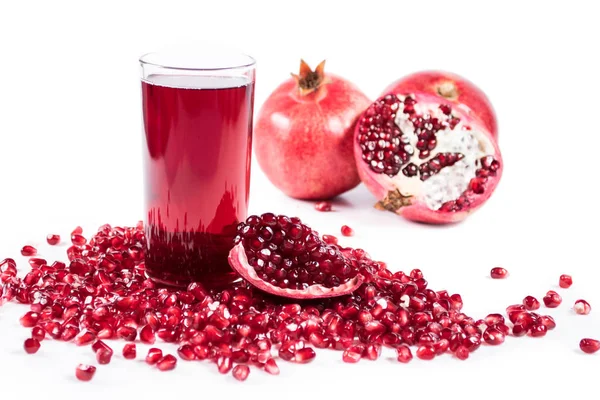 Pomegranate juice with pomegranate isolated on white background — Stock Photo, Image