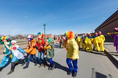 Komik Festivali XVI Petersburg palyaço alay