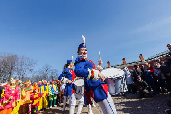 Térkép a dobosok vicces fesztivál Szentpétervár-XVI. — Stock Fotó