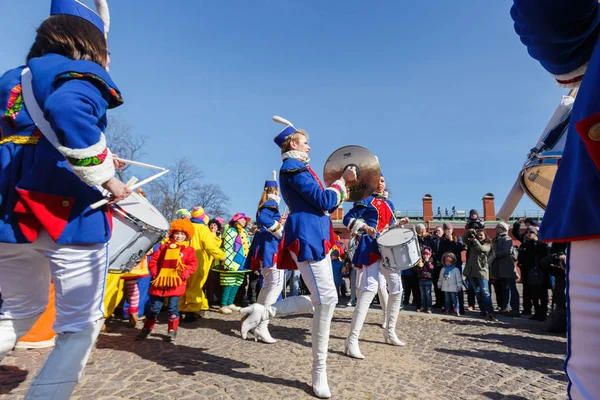 Pokaż perkusistów na Festiwal Funny Xvi w Sankt-Petersburgu — Zdjęcie stockowe