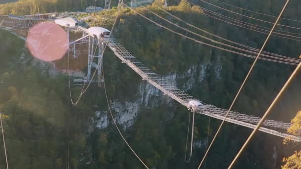 Único SKYPARK AJ Hackett Sochi, garganta Ahshtyrskaya en el valle del río Mzymta — Vídeo de stock