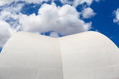 Auditorio de Santiago Calatrava tarafından tasarlanmış Tenerife - fütüristik konser salonu,