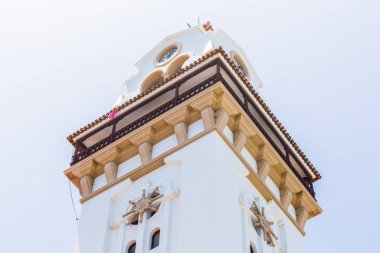 Candelaria Bazilikası çan kulesinin yakın görüntüsü