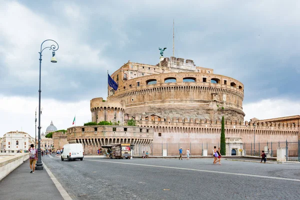 Kilátás Castel Sant Angelo, Róma, Olaszország. Felhős nyári nap — Stock Fotó