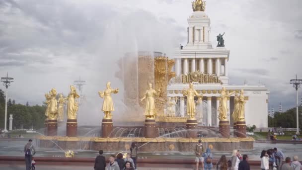 Fontána Přátelství národů na výstavišti All-Russia v Moskvě — Stock video
