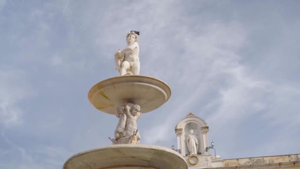 Praetorian çeşmesi, Piazza Pretoria, İskenderiyeli Aziz Catherine kilise kubbesi — Stok video
