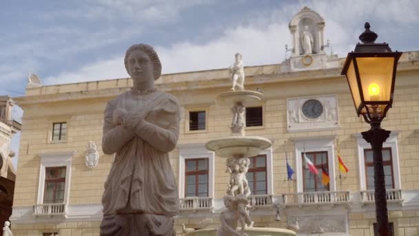 Figure della fontana Pretoriana, 1554, Piazza Pretoria, edificio del municipio — Video Stock