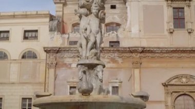 Palermo 'daki Piazza Pretoria' daki Praetorian çeşmesinin figürleri, 1554