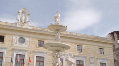 Praetorian çeşmesi figürleri, 1554, Piazza Pretoria, belediye binası.