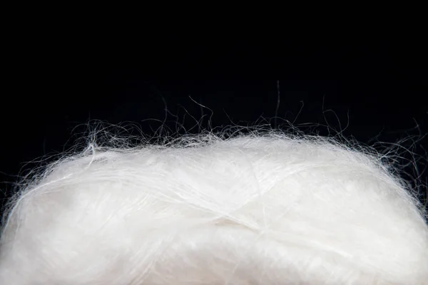 Beyaz iplik siyah arka plan yakın Tarih