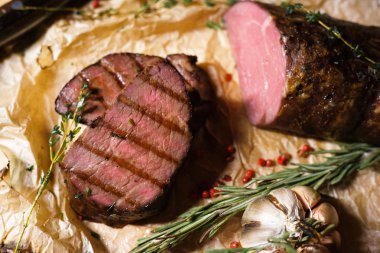 kraft kağıt üzerinde ızgara et