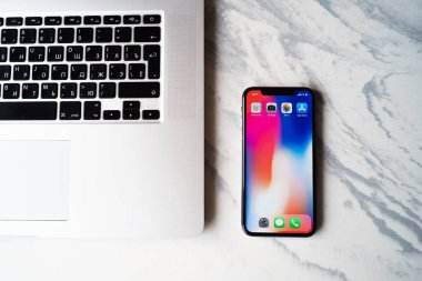 iPhone 10 x ve macbook