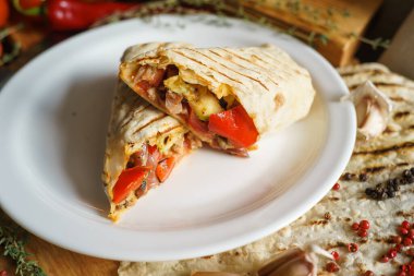 Bölgede Shawarma kebabı