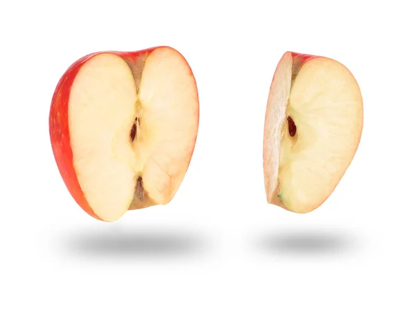 Beyaz arkaplanda kırmızı elma dilimi izole — Stok fotoğraf