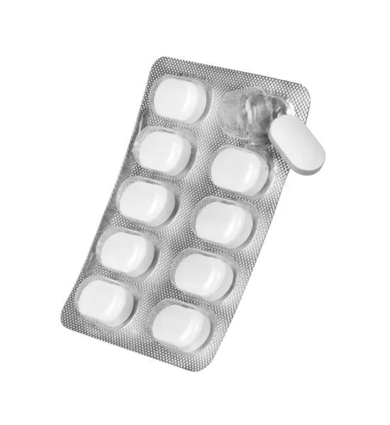 Blister confezioni pillole con una pillola a discesa su sfondo bianco — Foto Stock