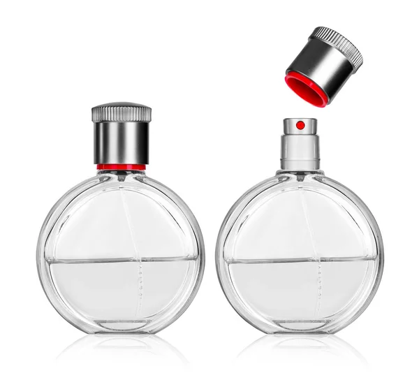 Zamknięte i otwarte butelki perfum na białym tle na białym tle — Zdjęcie stockowe