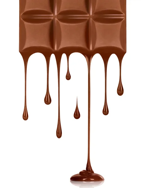Schokolade tropft von Schokoriegel auf weißem Hintergrund — Stockfoto