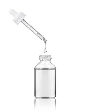 Beyaz arka planda pipetli kozmetik şişesi