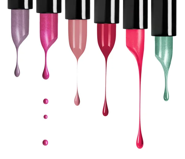 Derretimiento de lápices labiales de color con gotas que caen sobre blanco —  Fotos de Stock
