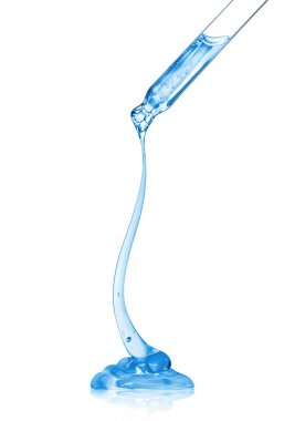 Mavi şeffaf jel ile kozmetik pipet yakın çekim