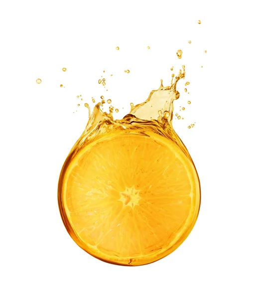 オレンジのスライスがジュースの水しぶきで溺死しました。 — ストック写真