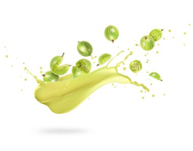 Dilimlenmiş bektaşi üzümü ve taze meyve suyu, beyaz arka planda izole edilmiş.