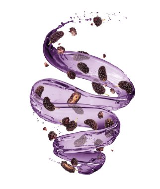 Beyaz arka planda izole edilmiş, girdap şeklinde meyve suyu serpiştirilmiş dutlar.