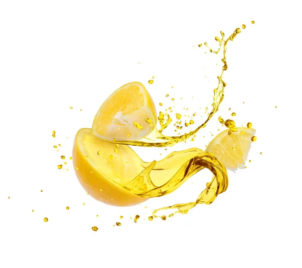 果汁从切碎的柠檬中喷出 与白色背景隔离 — 图库照片