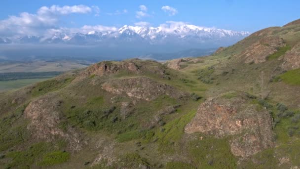 Panoramic view of the mountain range, clouds over the mountains. 1 episode. — Stok video