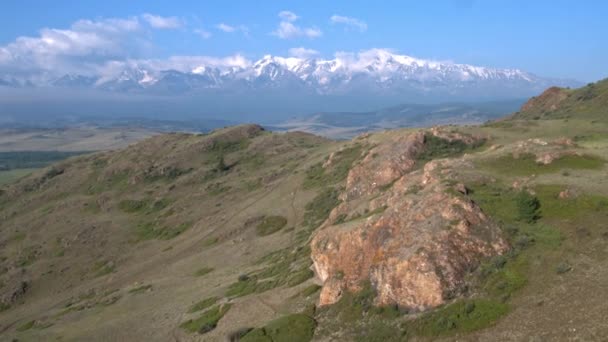 Vista panoramica della catena montuosa, nuvole sulle montagne. 2 episodi . — Video Stock