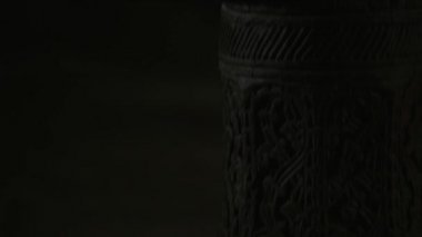 Ahşap tarihi sütun sütunları, mimari bir yapının parçası.