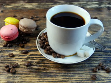 Kahve ve macarones tablo.