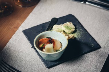 Narin morsels beyaz kuşkonmaz ile