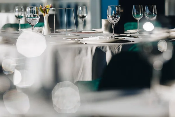 Luxus-Geschirr schöne Tischdekoration im Restaurant — Stockfoto