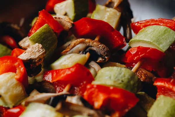 Grilled vegetables on wooden skewers. Catering. top View — Stock Photo, Image