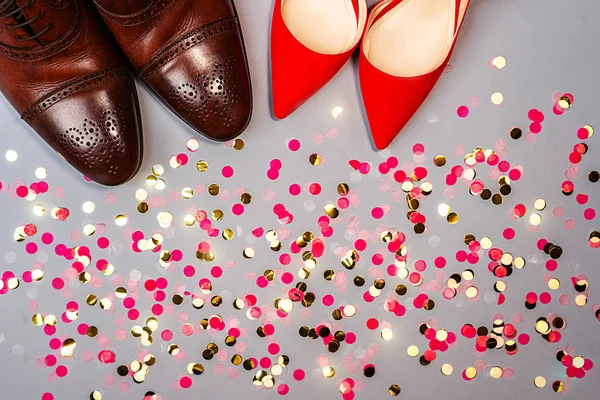 Valentines konsep hari dengan sepatu pria dan wanita . — Stok Foto