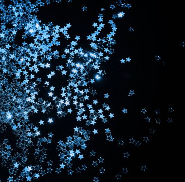 Siyah arka planda parlayan gümüş yıldızlar..