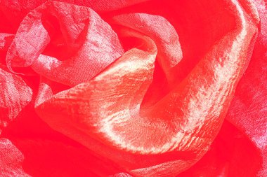 Kırmızı ipek dokular arka plan. Seçici odak.