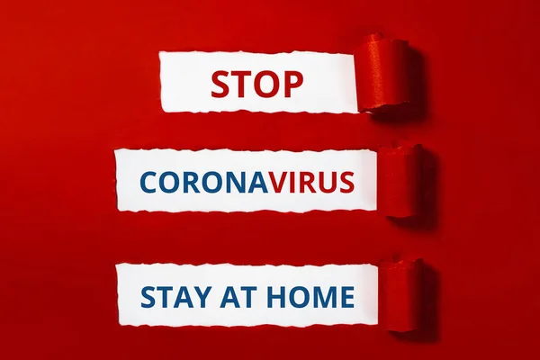 Des mots sur du papier rouge. Arrêter la disposition du coronavirus . — Photo