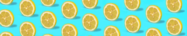 Tropical pattern of lemon citrus wheel on green mint color background. — Stock Photo, Image