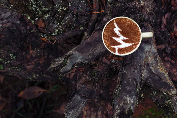 christmas tree , drawing on latte art