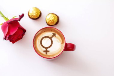 Sütlü kahve fincanlarında cinsiyet eşitliğinin sembolü.