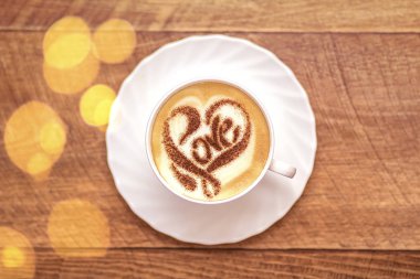  Sıcak kahve cappuccino ile latte romantik kalp ve aşk mektupları.