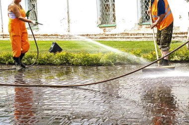 cleaning of streets by technical services of the city