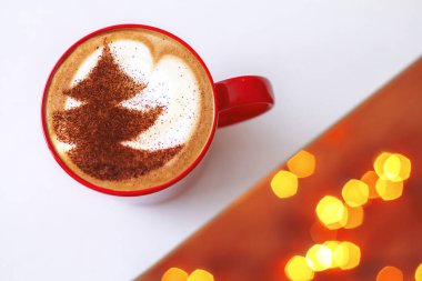 kapuçino masanın üzerine seramik bir fincan kahve bir fincan