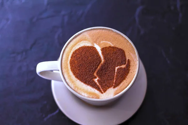 Kopi Panas Cappuccino Dengan Seni Latte Hati Romantis — Stok Foto