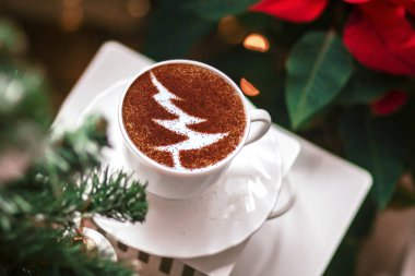 Noel ağacı, latte sanat kahve Kupası üzerinde çizim